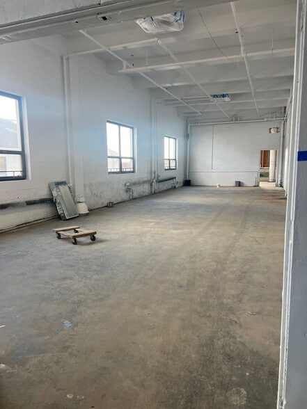 More Photos Of 375 Fairfield Ave, Stamford Warehouse For Lease