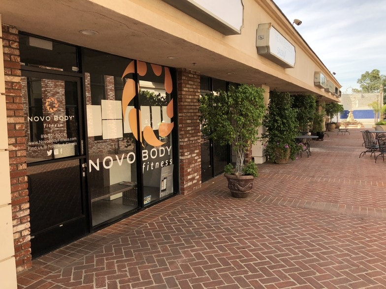 More Photos Of 15928 Ventura Blvd, Encino Storefront Retail Office For Lease