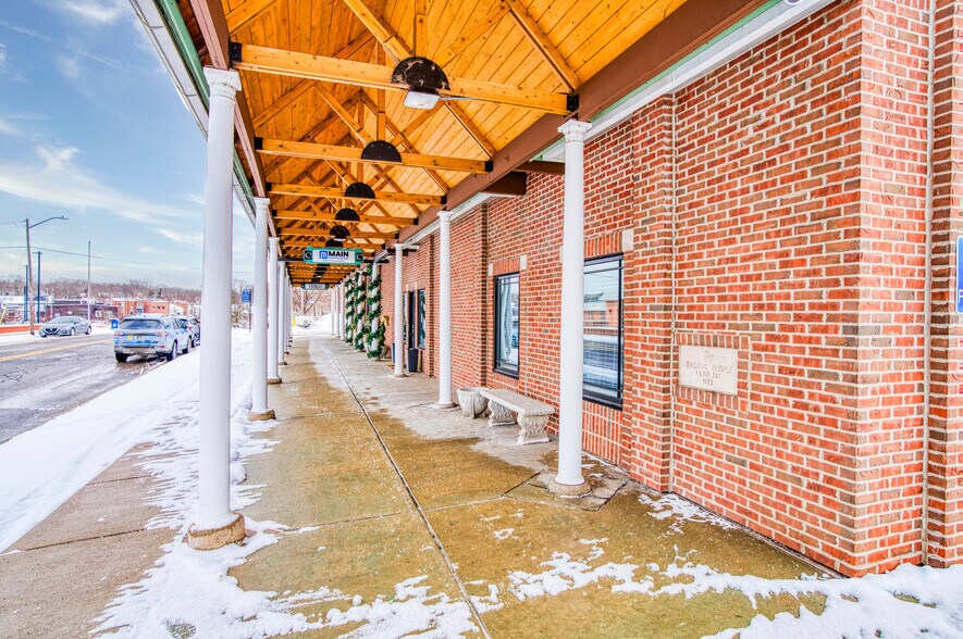 More Photos Of 315 W North St, Brighton Medical For Lease