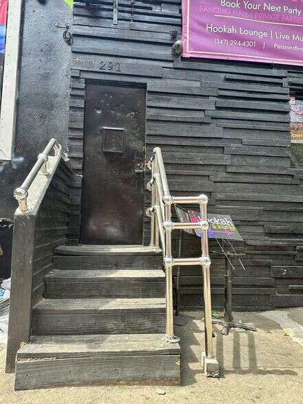 More Photos Of 291 Hooper St, Brooklyn Bar For Lease