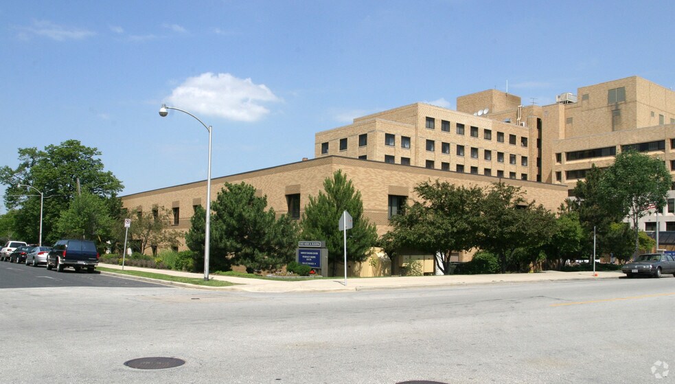 Primary Photo Of 3267 S 16th St, Milwaukee Medical For Lease