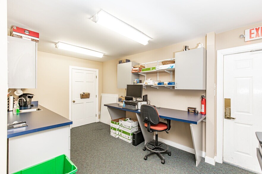 More Photos Of 10810 Hasty Ln, Midlothian Office For Sale