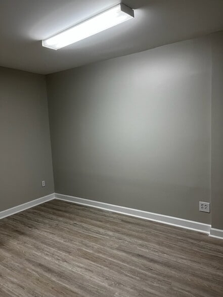 More Photos Of 106 Colony Park Dr, Cumming Office Residential For Lease