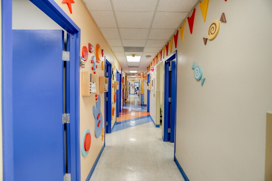 More Photos Of 1835 N Corporate Lakes Blvd, Weston Medical For Sale