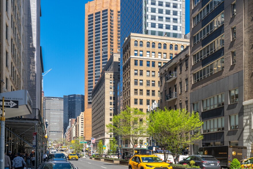 More Photos Of 461 Park Ave S, New York Office For Lease