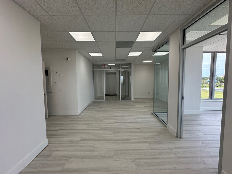 More Photos Of 226-230 N Beach St, Daytona Beach Office For Sale