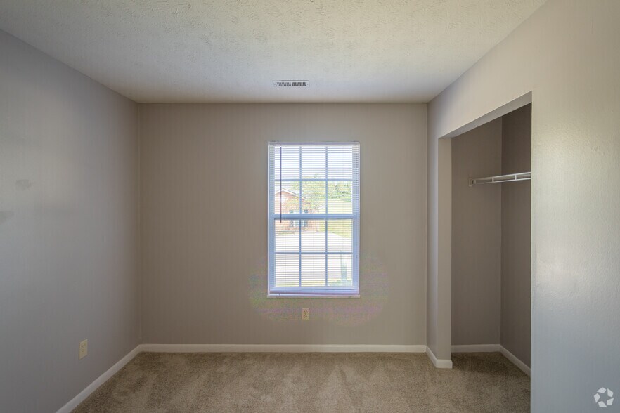 More Photos Of 100 Meadow Trail Dr, Highland Heights Apartments For Sale