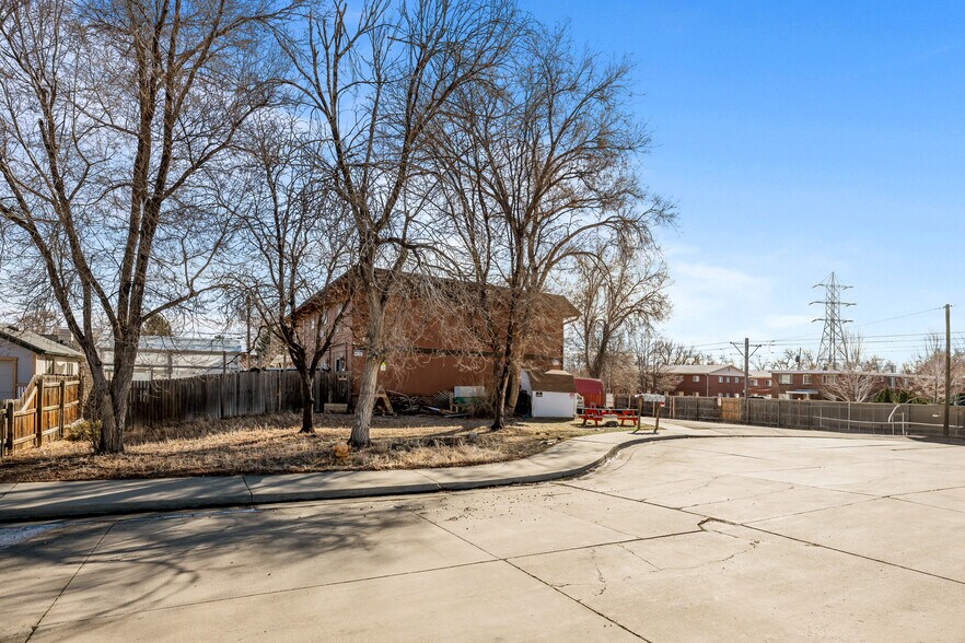 More Photos Of 1300 Balsam St, Lakewood Apartments For Sale