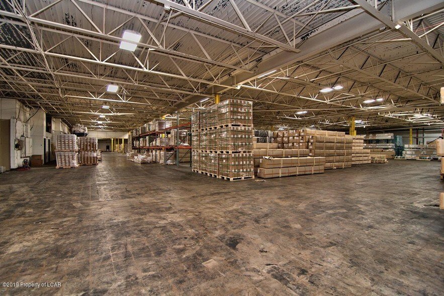 More Photos Of 220 Oak Hill Rd, Mountain Top Distribution For Sale