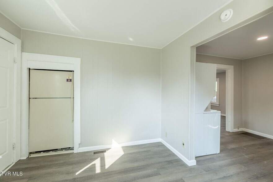 More Photos Of 457 E Bernard Ave, Greeneville General Retail For Sale