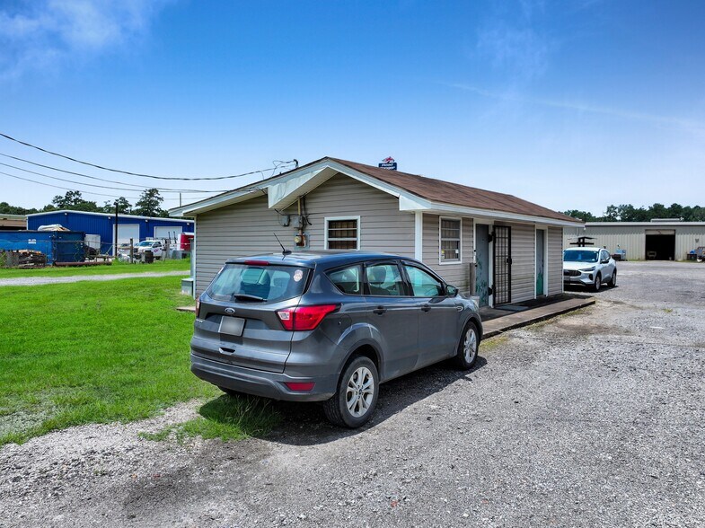 More Photos Of 4810 Evangeline Dr, Vidor Service For Sale