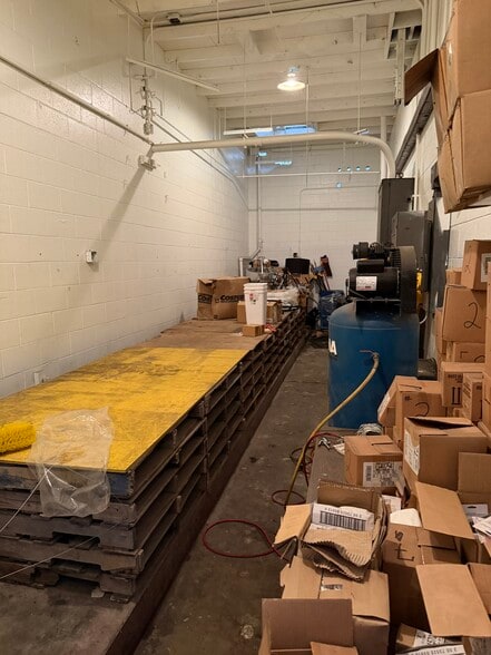 More Photos Of 380 73rd ½ Street, South Haven Manufacturing For Sale