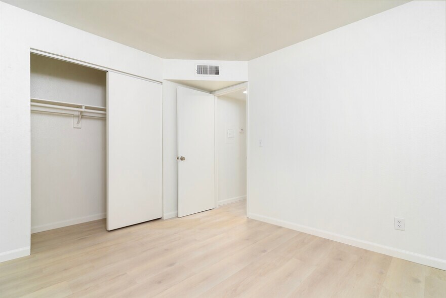More Photos Of 2444 E Willetta St, Phoenix Apartments For Sale