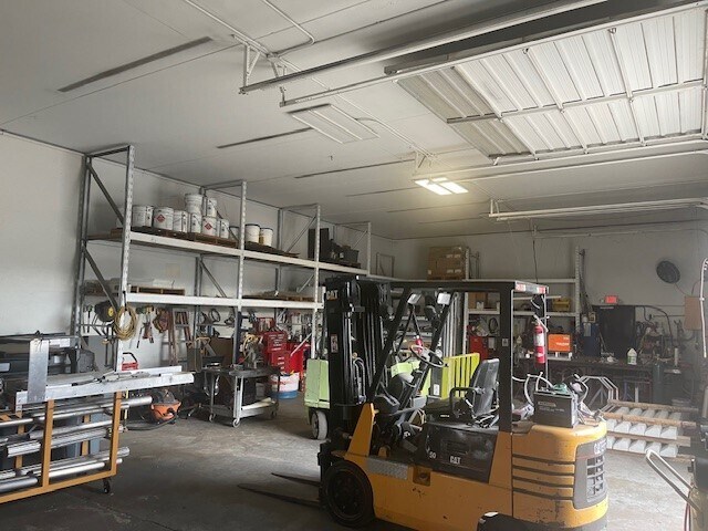 More Photos Of 2546 Franklin St, Fort Myers Warehouse For Sale