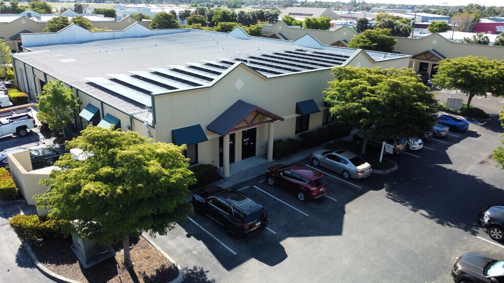 More Photos Of 10970 S Cleveland Ave, Fort Myers Office For Sale