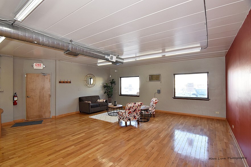 More Photos Of 1025 E 162nd St, South Holland Storefront Retail Office For Lease