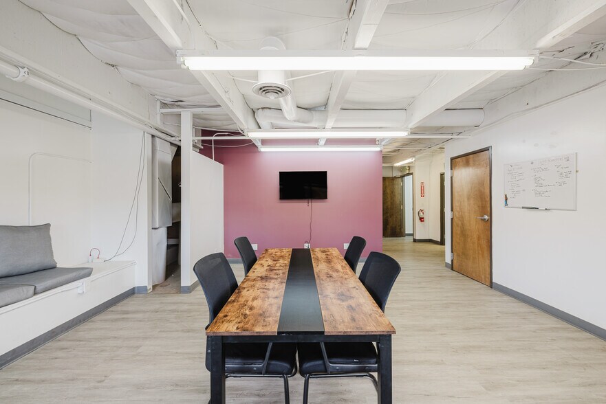 More Photos Of 222 Silver St, Elko Manufacturing For Lease