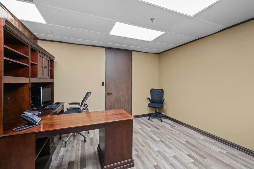 More Photos Of 233 E Bay St, Jacksonville Office For Sale
