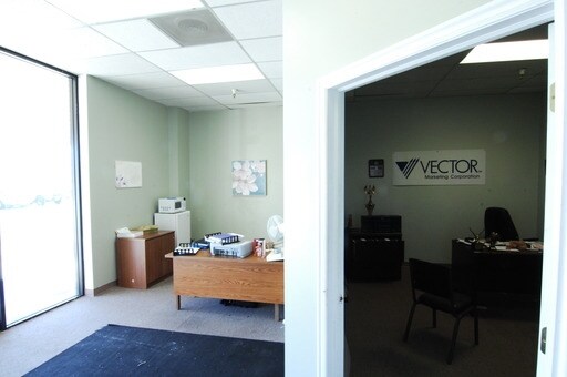 More Photos Of 2465 N Main St, Sunset Unknown For Lease