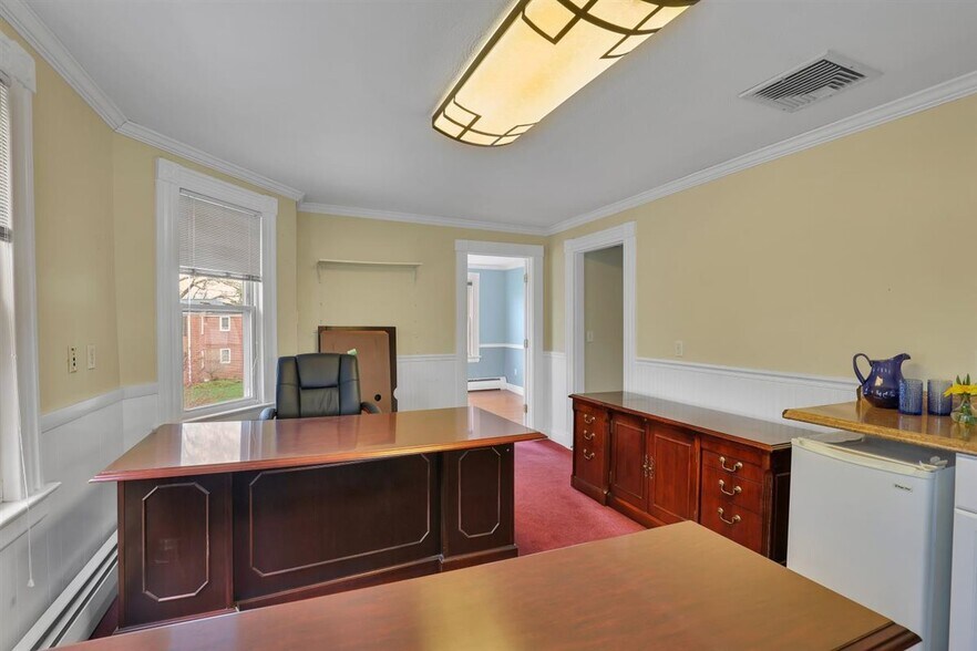 More Photos Of 36 School St, Glastonbury Office For Sale