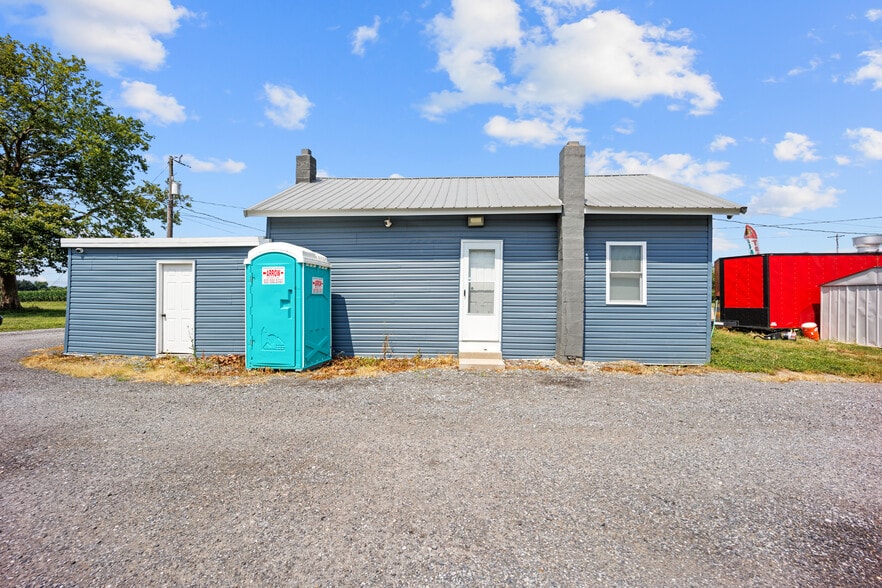 More Photos Of 2516-2518 N Dupont Pky, Middletown Freestanding For Sale