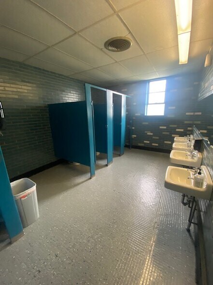 More Photos Of 1040 Hansen, Troy Sports And Entertainment For Sale