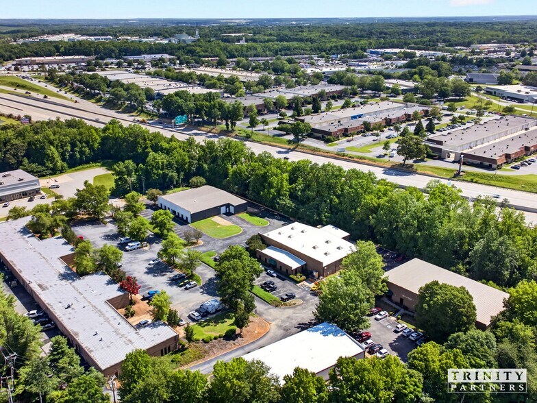 More Photos Of 1095 Thousand Oaks Blvd, Greenville Office For Lease