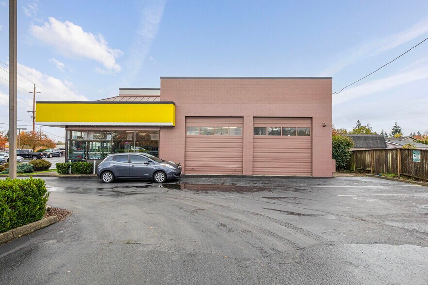 More Photos Of 10 SE Everett Mall Way, Everett General Retail For Lease