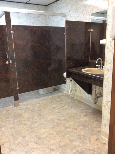 More Photos Of 707-709 Main St, Beech Grove Office For Sale