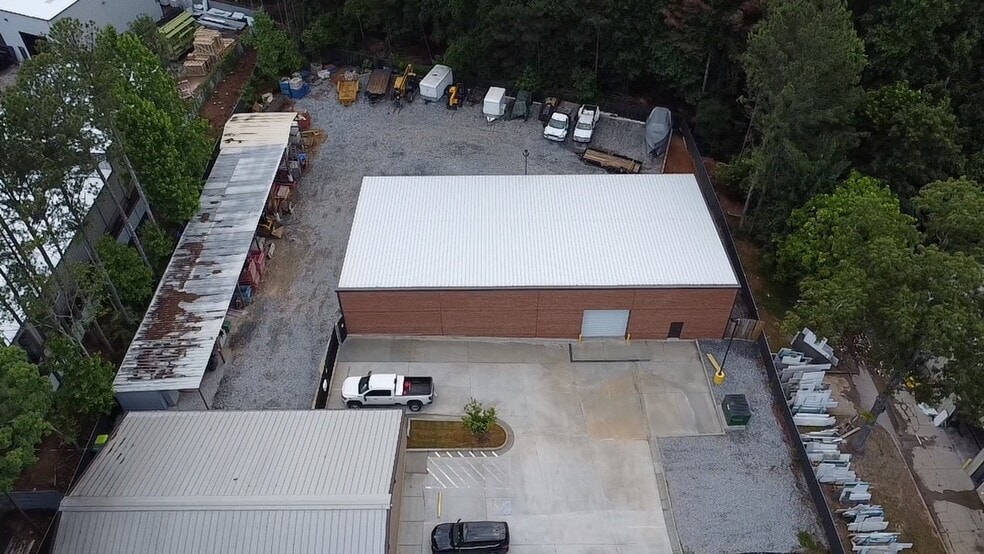 More Photos Of 740 N Price Rd, Buford Industrial For Lease