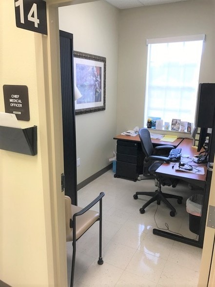 More Photos Of 6937 Medical View Ln, Zephyrhills Medical For Lease