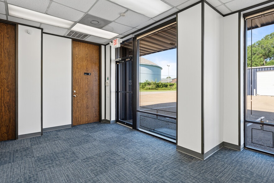 More Photos Of 1500 Brittmoore Rd, Houston Warehouse For Lease