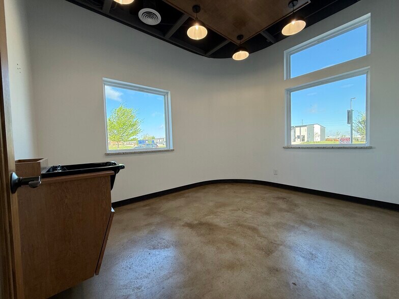 More Photos Of 8100 Silver Crossing Xing, Oklahoma City Coworking Space