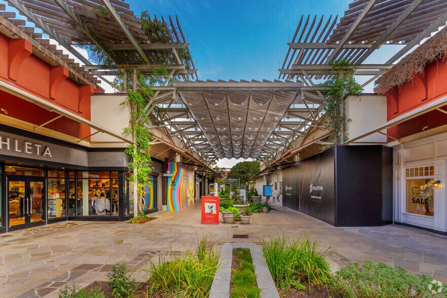 More Photos Of 15900 La Cantera Pky, San Antonio Unknown For Lease