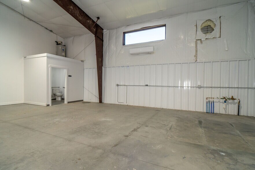 More Photos Of 1571 Pleasants Dr dr, Mount Crawford Warehouse For Lease