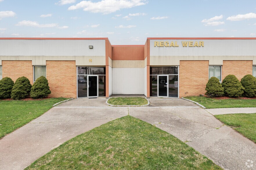 More Photos Of 15 Triangle Blvd, Carlstadt Warehouse For Lease