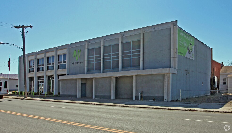 More Photos Of 108 S 2nd St, Fulton Office For Sale