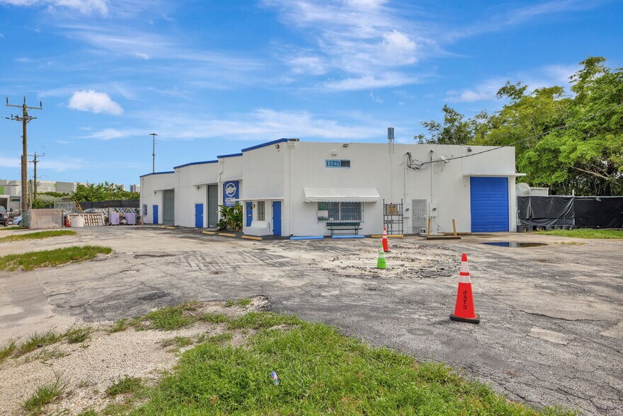 More Photos Of 15221 NE 21st Ave, Miami Warehouse For Sale