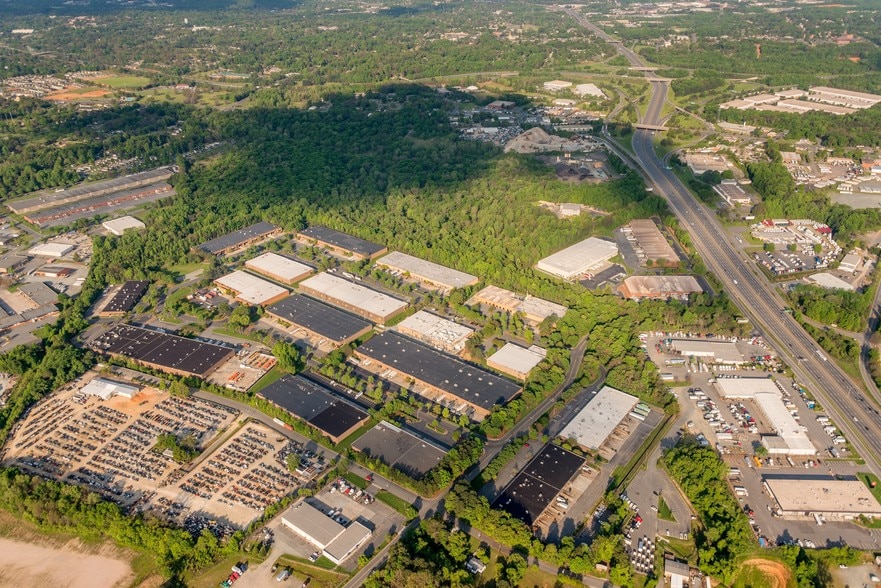 More Photos Of 3300 Woodpark Blvd, Charlotte Warehouse For Lease