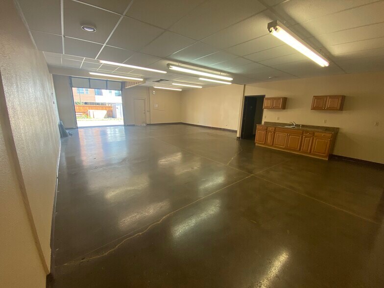 More Photos Of 1315 Nelson St, Lakewood Warehouse For Lease