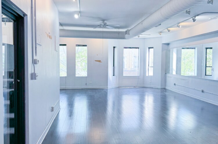 More Photos Of 2730-2732 N Clark St, Chicago Storefront Retail Office For Lease