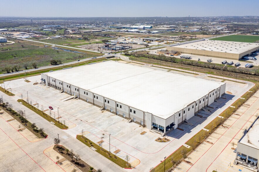 More Photos Of 17745 Lookout Rd, Schertz Warehouse For Lease