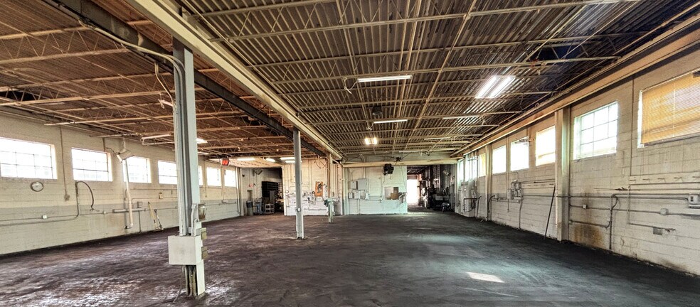 More Photos Of 12700 Inkster Rd, Redford Township Manufacturing For Sale