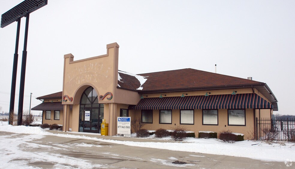 Primary Photo Of 210 N Lewis Ave, Oglesby Restaurant For Lease