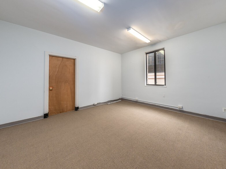 More Photos Of 2420 Wilson Blvd, Arlington Loft Creative Space For Lease