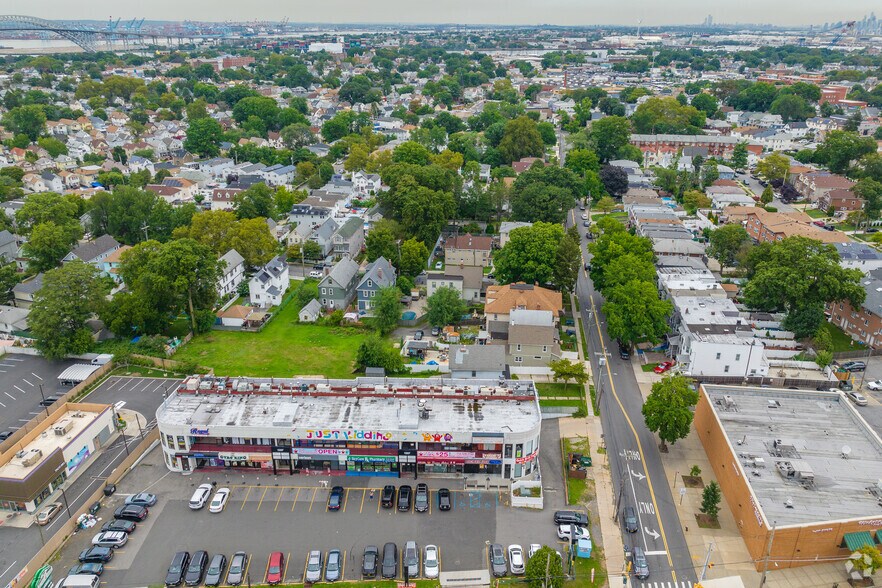 More Photos Of 1267 Forest Ave, Staten Island Unknown For Lease