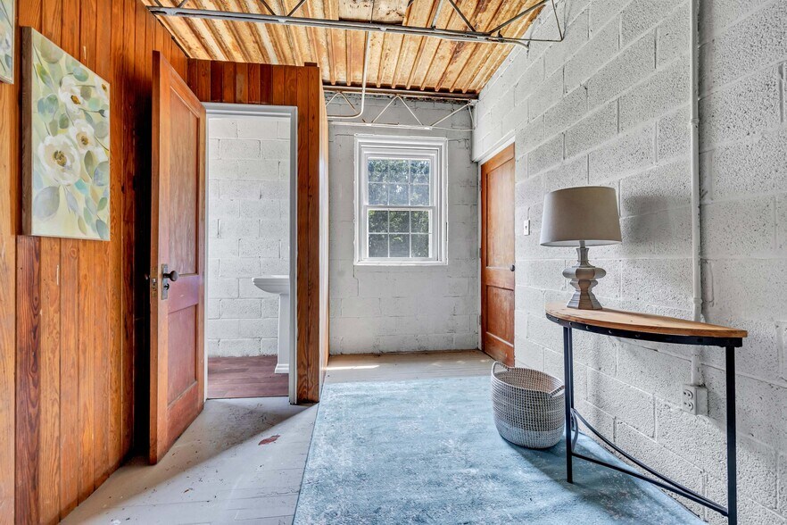 More Photos Of 217 E Aiken Rd, Eden Showroom For Lease