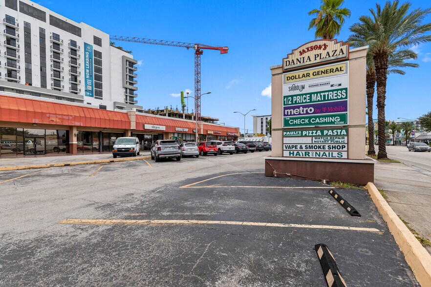 More Photos Of 100-128 S Federal Hwy, Dania Freestanding For Lease