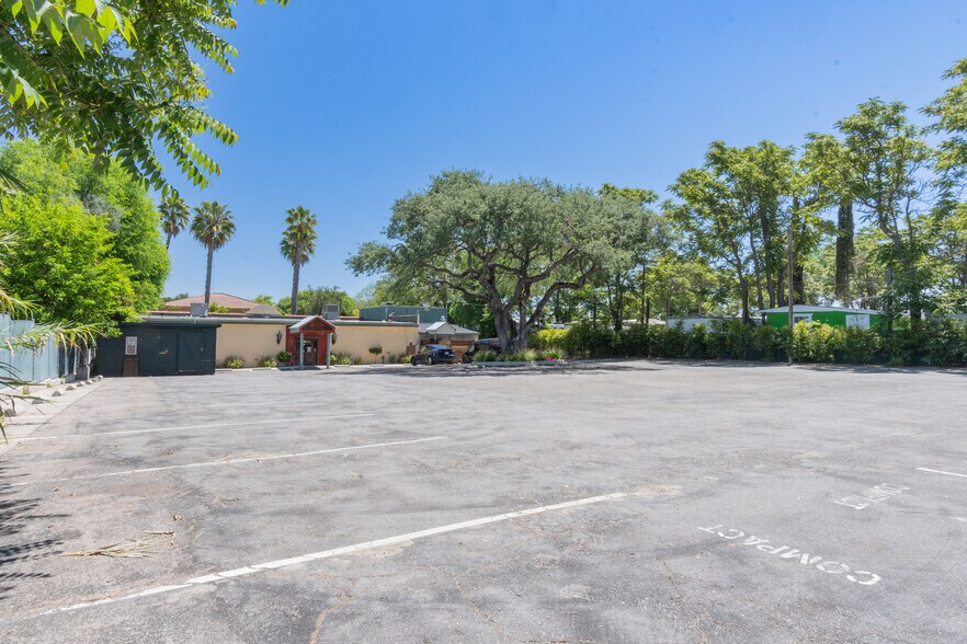 More Photos Of 2927 Spring St, Paso Robles Restaurant For Sale