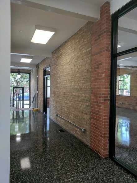 More Photos Of 1659 W Hubbard St, Chicago Loft Creative Space For Lease